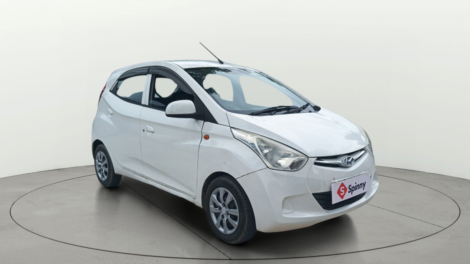 Used 2017 Hyundai Eon Sportz Petrol Manual exterior RIGHT FRONT CORNER VIEW
