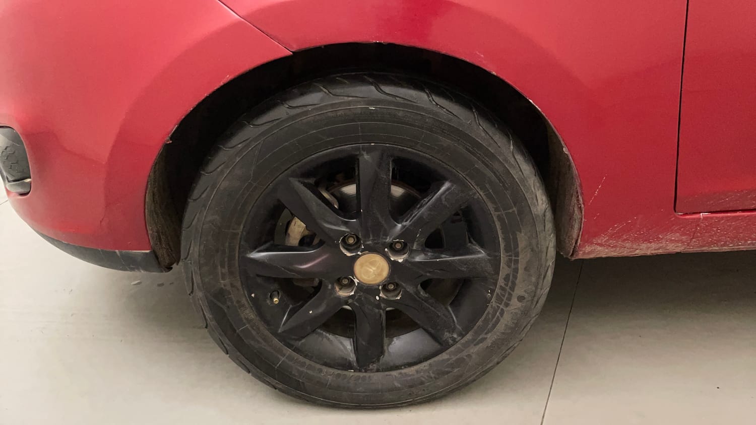 Used 2014 Tata Zest XT Petrol Petrol Manual tyres LEFT FRONT TYRE RIM VIEW