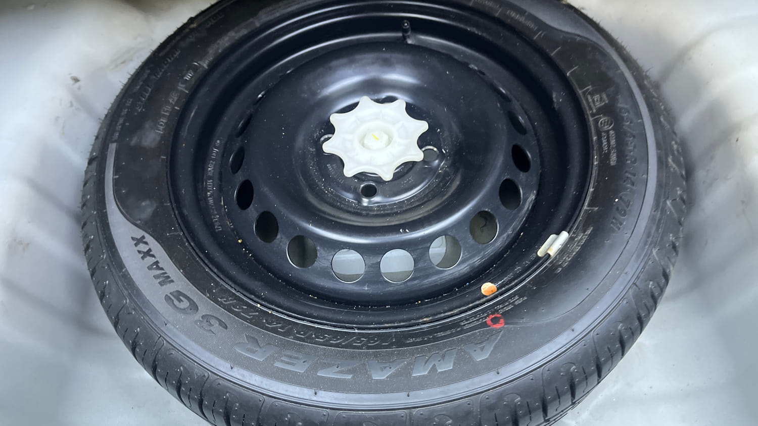 Used 2017 Hyundai Grand i10 Sportz (O) AT 1.2 Kappa VTVT Petrol Automatic tyres SPARE TYRE VIEW
