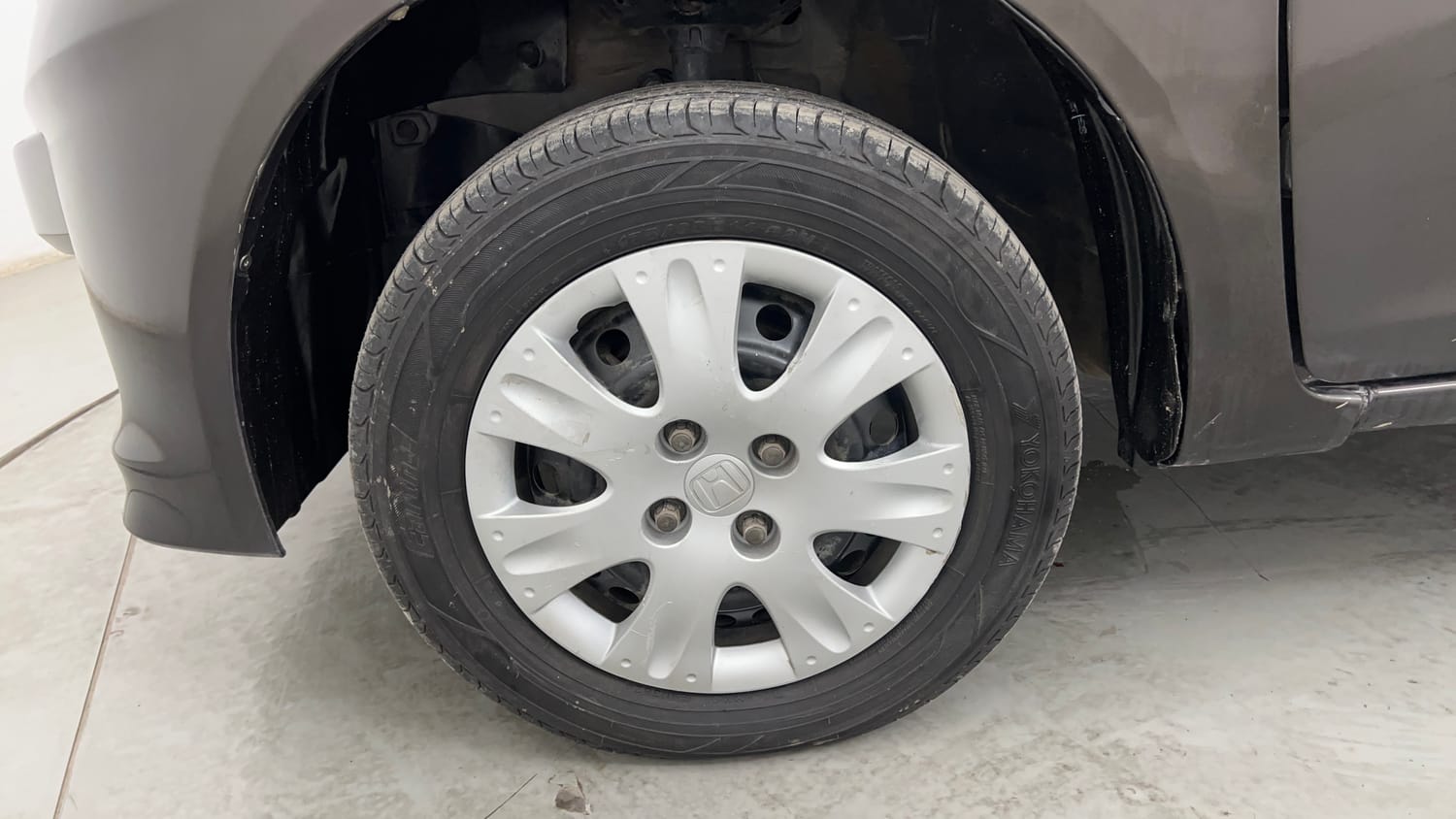Used 2015 Honda Amaze 1.2 S i-VTEC Petrol Manual tyres LEFT FRONT TYRE RIM VIEW