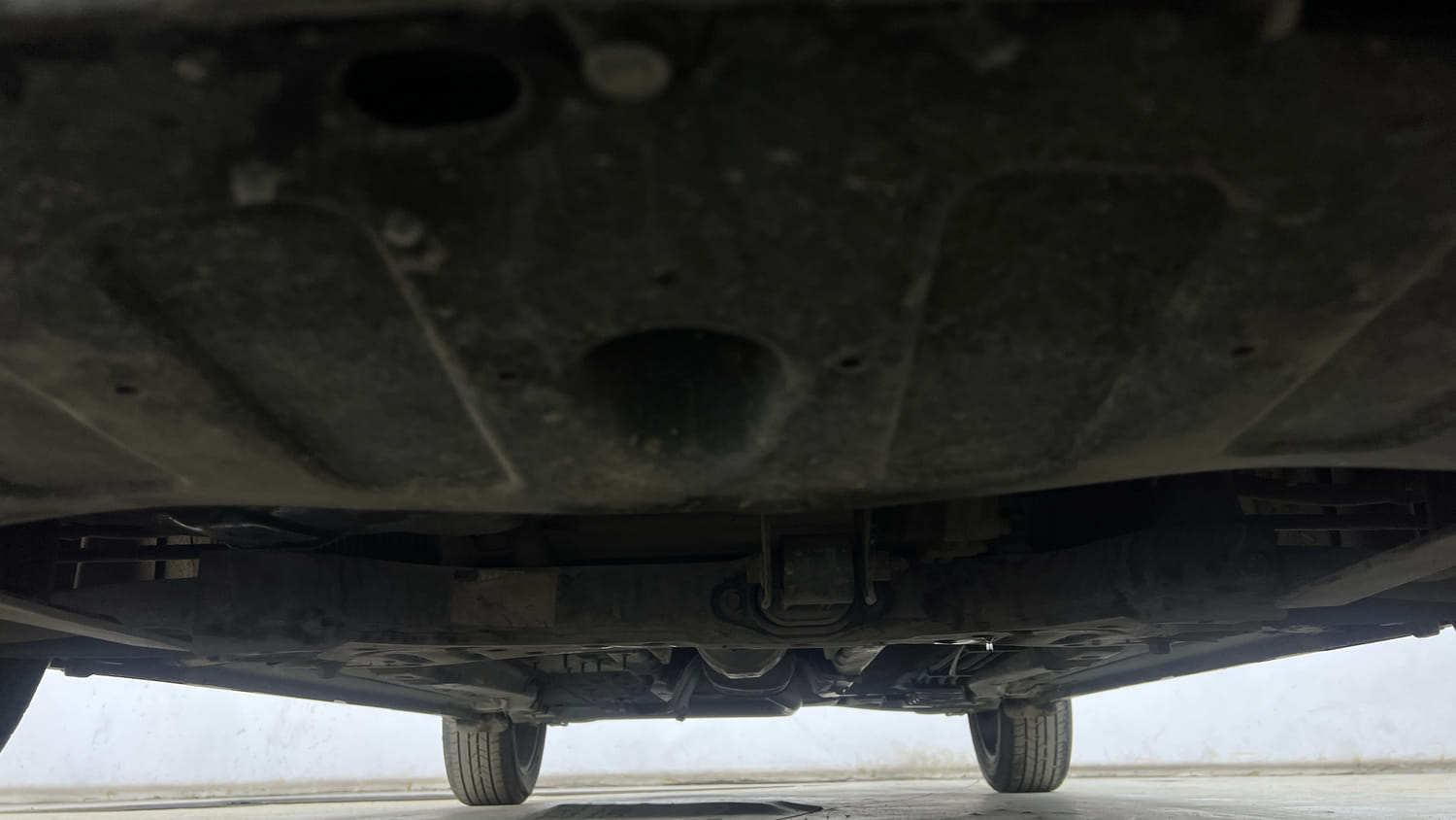 Used 2023 Hyundai i20 Asta (O) 1.2 MT Petrol Manual extra FRONT LEFT UNDERBODY VIEW
