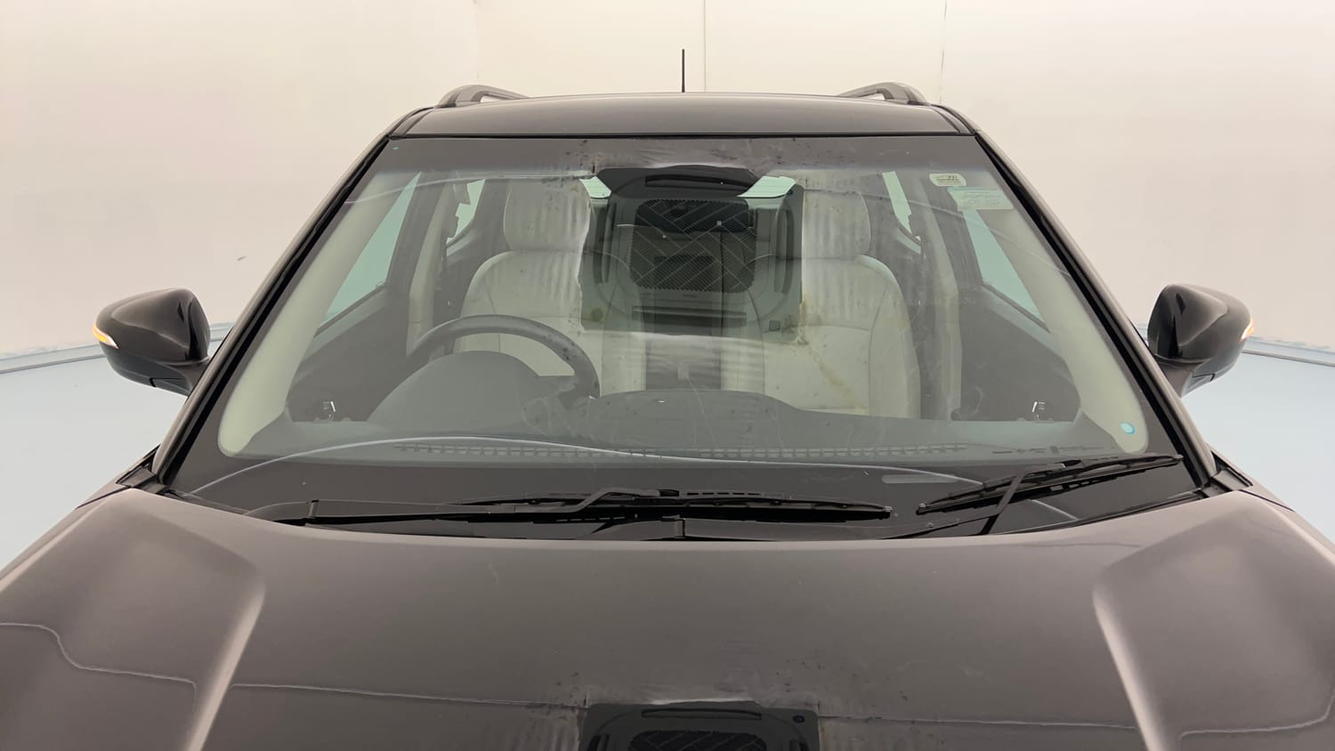 Used 2024 Mahindra XUV 300 W8 (O) 1.5 Diesel Diesel Manual exterior FRONT WINDSHIELD VIEW