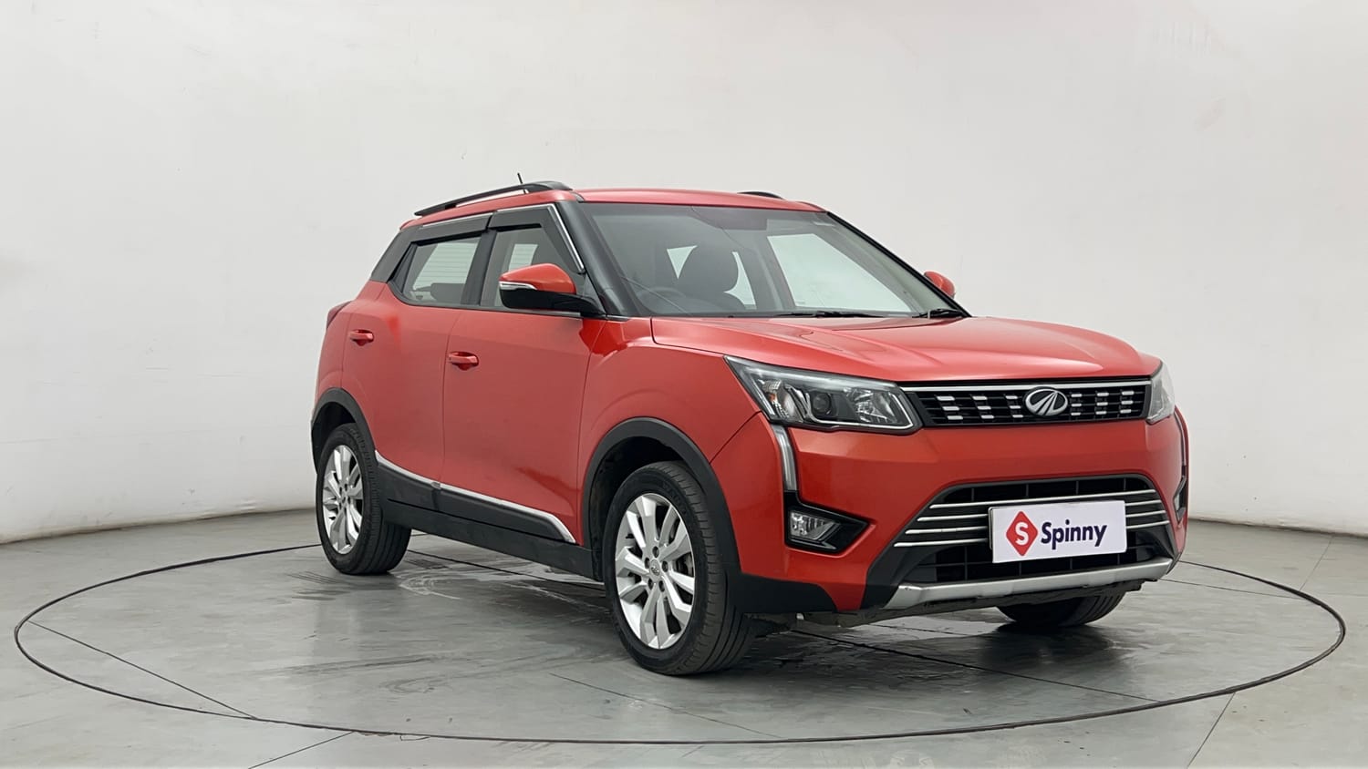 Used 2019 Mahindra XUV 300 1.5 W8 Diesel Manual exterior RIGHT FRONT CORNER VIEW