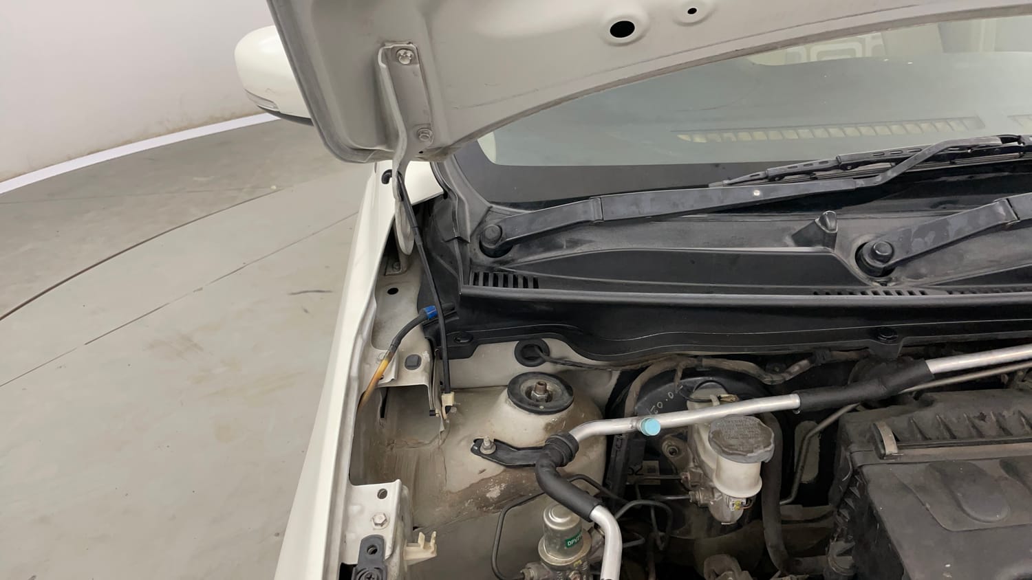 Used 2017 Maruti Suzuki Celerio ZXi AMT Petrol Automatic engine ENGINE RIGHT SIDE HINGE & APRON VIEW