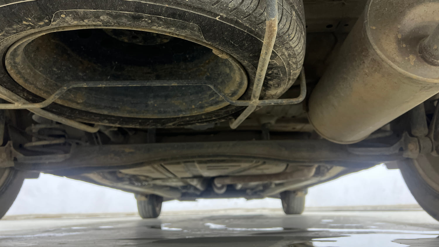 Used 2021 Maruti Suzuki New Ertiga VXi AT Petrol Automatic extra REAR UNDERBODY VIEW (TAKEN FROM REAR)