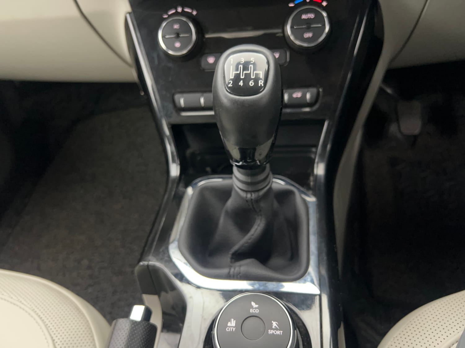 Used 2023 Tata Nexon XZ Plus LUXS Diesel Diesel Manual interior GEAR  KNOB VIEW