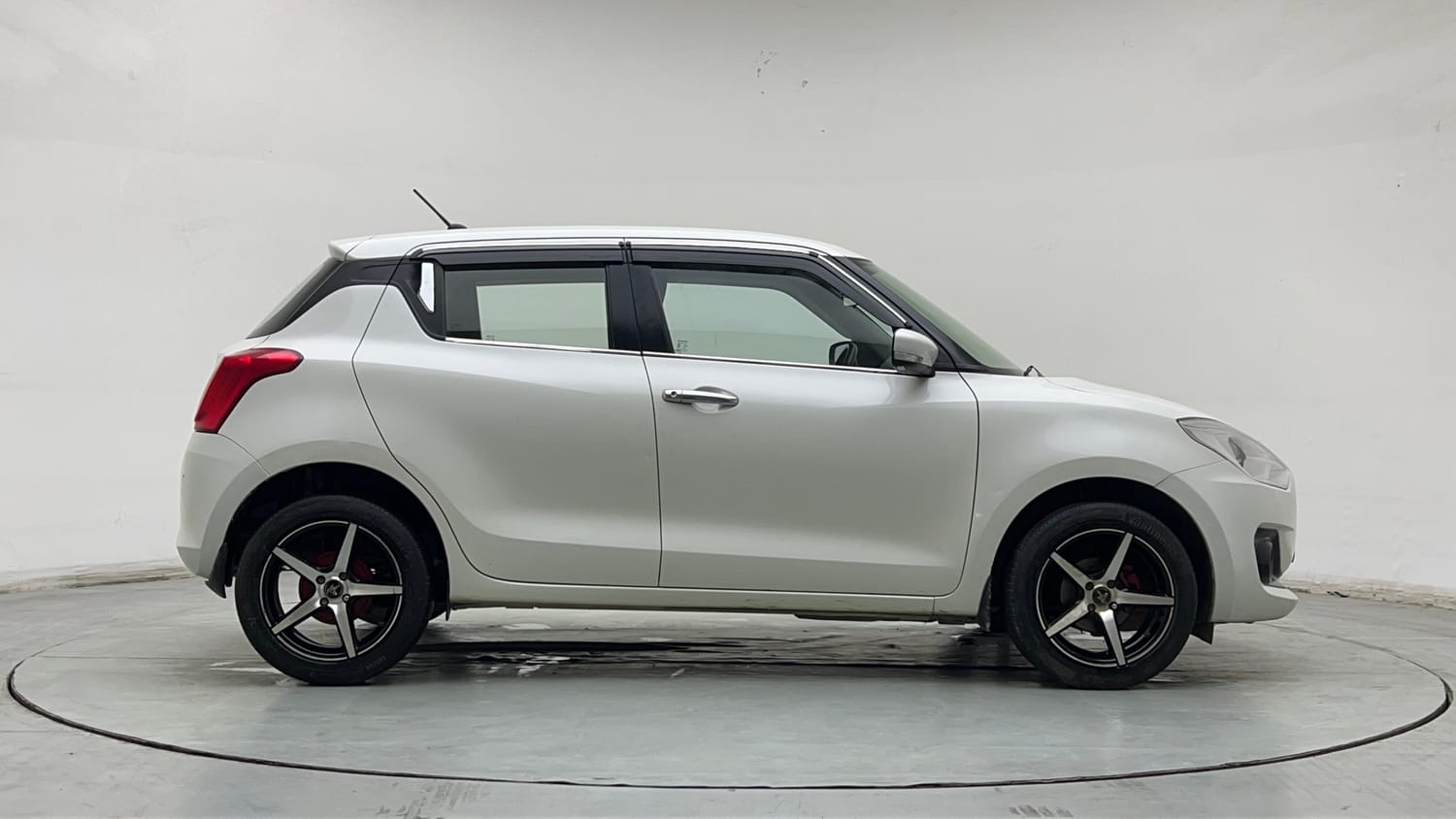 Used 2021 Maruti Suzuki Swift VXi AMT Petrol Automatic exterior RIGHT SIDE VIEW