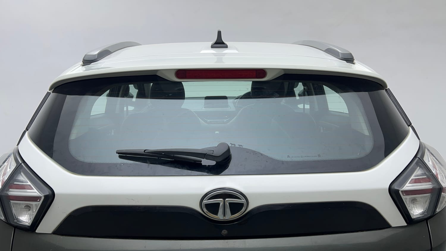 Used 2020 Tata Nexon XZ Plus (O) Petrol Manual exterior BACK WINDSHIELD VIEW