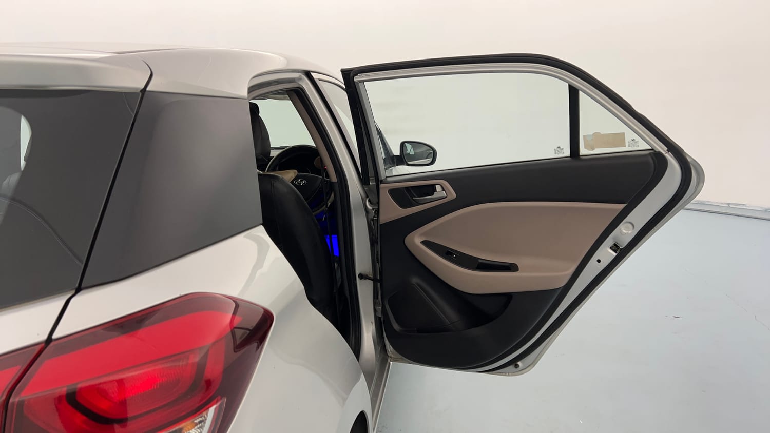 Used 2015 Hyundai Elite i20 Magna 1.2 Petrol Manual interior RIGHT REAR DOOR OPEN VIEW
