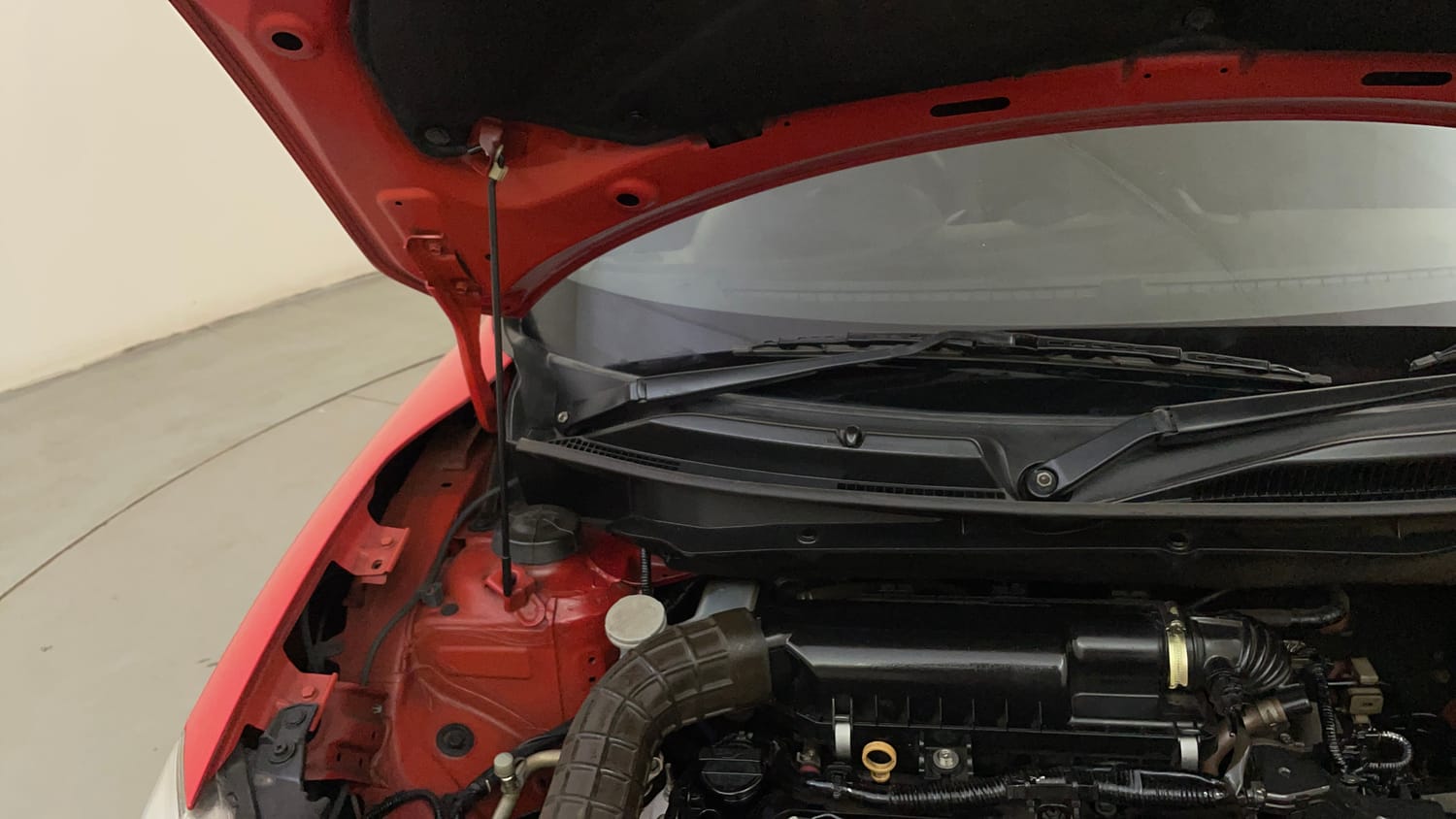 Used 2018 Maruti Suzuki Swift ZXi AMT Petrol Automatic engine ENGINE RIGHT SIDE HINGE & APRON VIEW