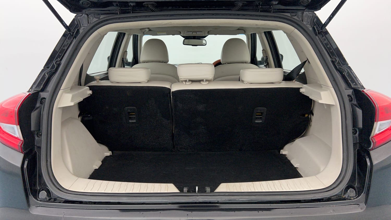 Used 2021 Mahindra XUV 300 W8 (O) 1.5 Diesel Diesel Manual interior DICKY INSIDE VIEW