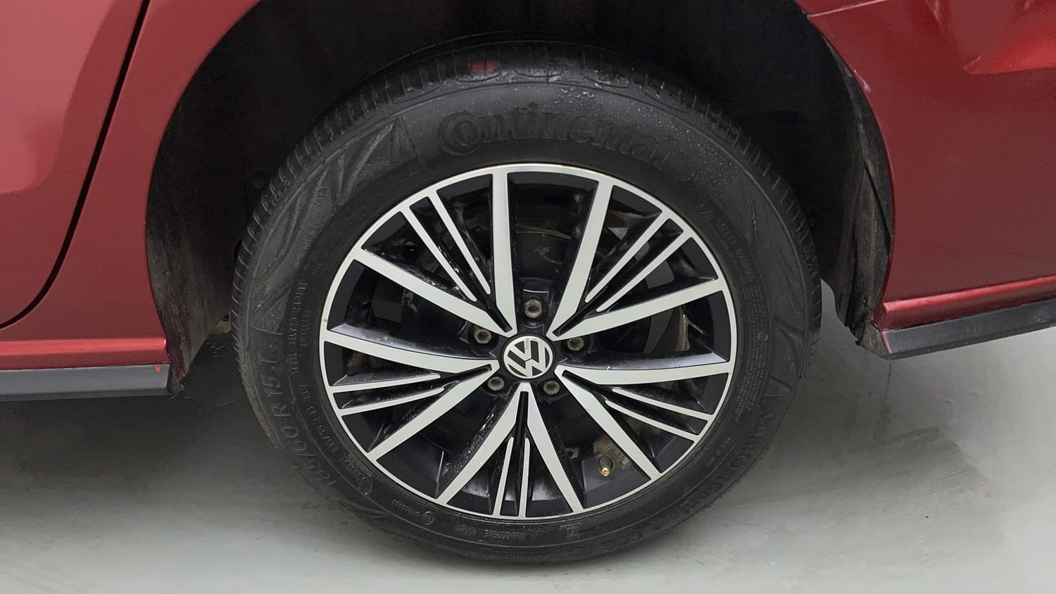 Used 2019 Volkswagen Vento Highline 1.2 (P) AT Petrol Automatic tyres LEFT REAR TYRE RIM VIEW