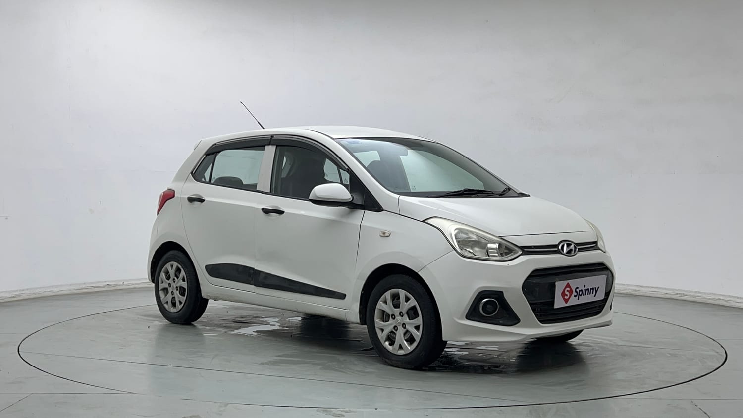 Used 2015 Hyundai Grand i10 Era 1.2 Kappa VTVT Petrol Manual exterior RIGHT FRONT CORNER VIEW