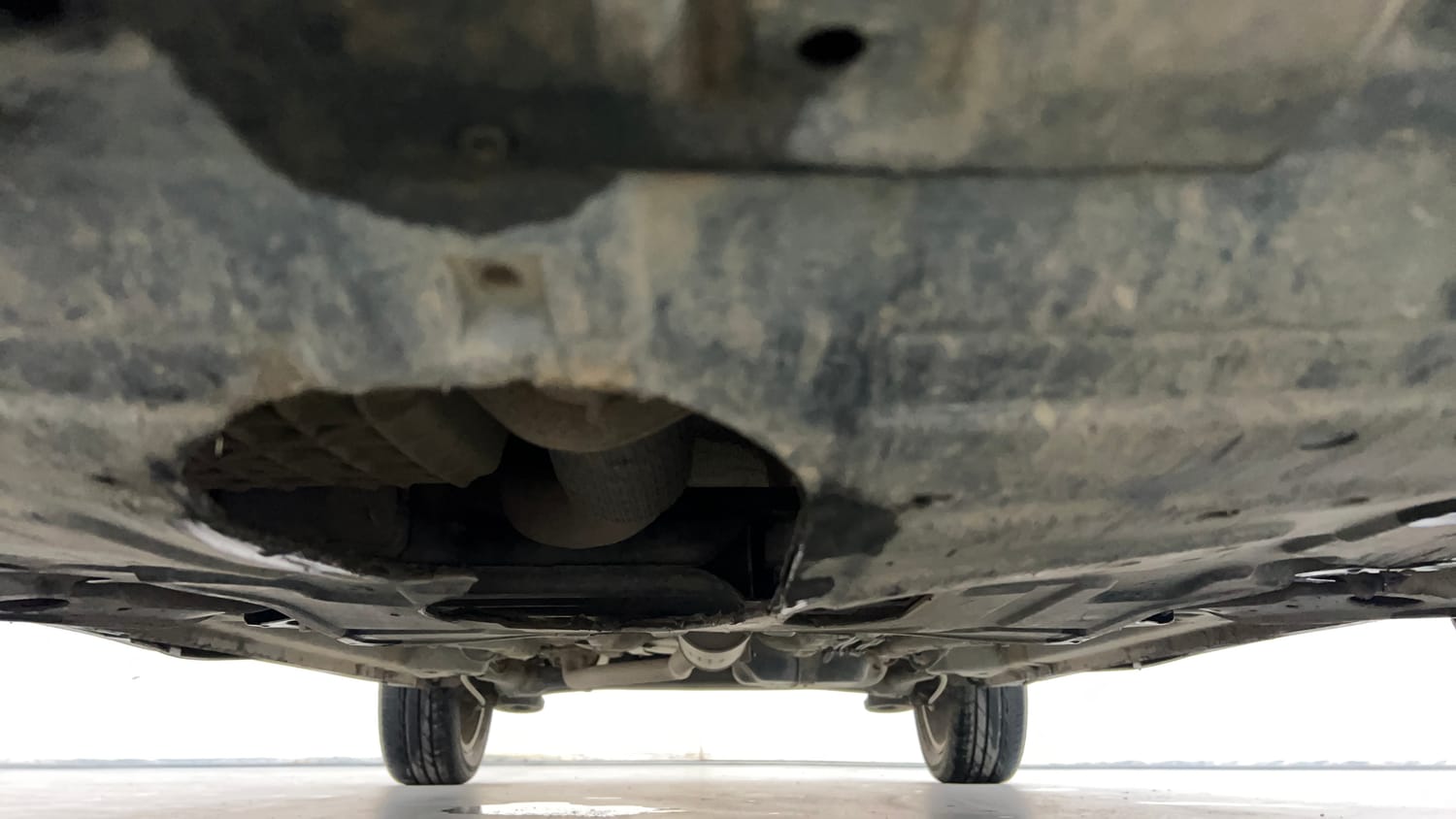 Used 2021 Mahindra XUV 300 W8 (O) 1.5 Diesel Diesel Manual extra FRONT LEFT UNDERBODY VIEW
