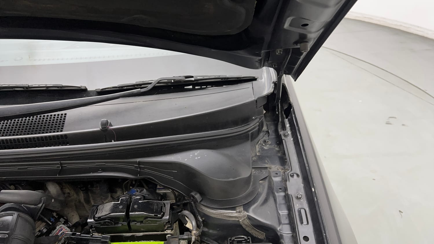 Used 2023 Hyundai Verna SX 1.5 Turbo Petrol MT Petrol Manual engine ENGINE LEFT SIDE HINGE & APRON VIEW