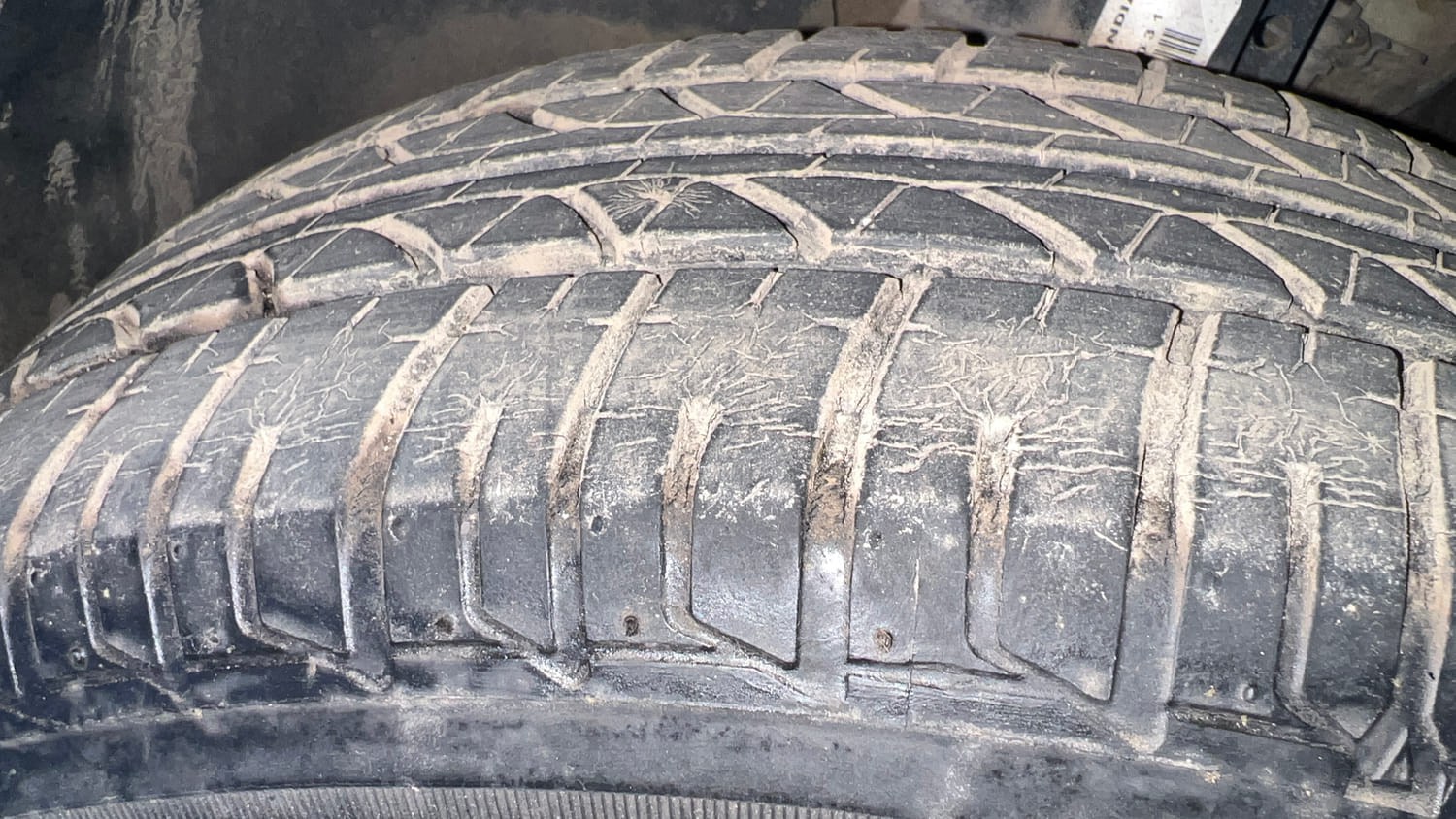 Used 2013 Volkswagen Polo Comfortline 1.2L (P) Petrol Manual tyres LEFT FRONT TYRE TREAD VIEW