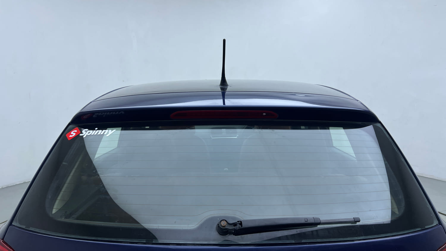 Used 2013 Volkswagen Polo Comfortline 1.2L (P) Petrol Manual top_features Rear defogger