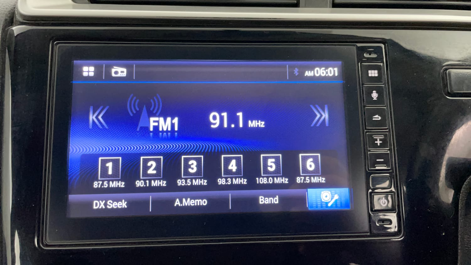 Used 2022 Honda WR-V SV MT Petrol Petrol Manual top_features Integrated (in-dash) music system