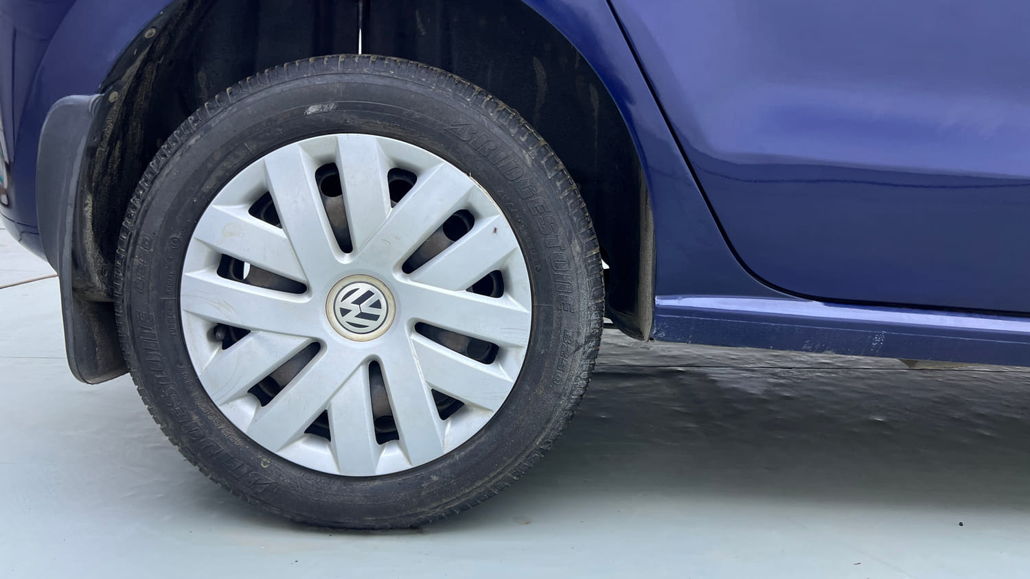 Used 2013 Volkswagen Polo Comfortline 1.2L (P) Petrol Manual tyres RIGHT REAR TYRE RIM VIEW