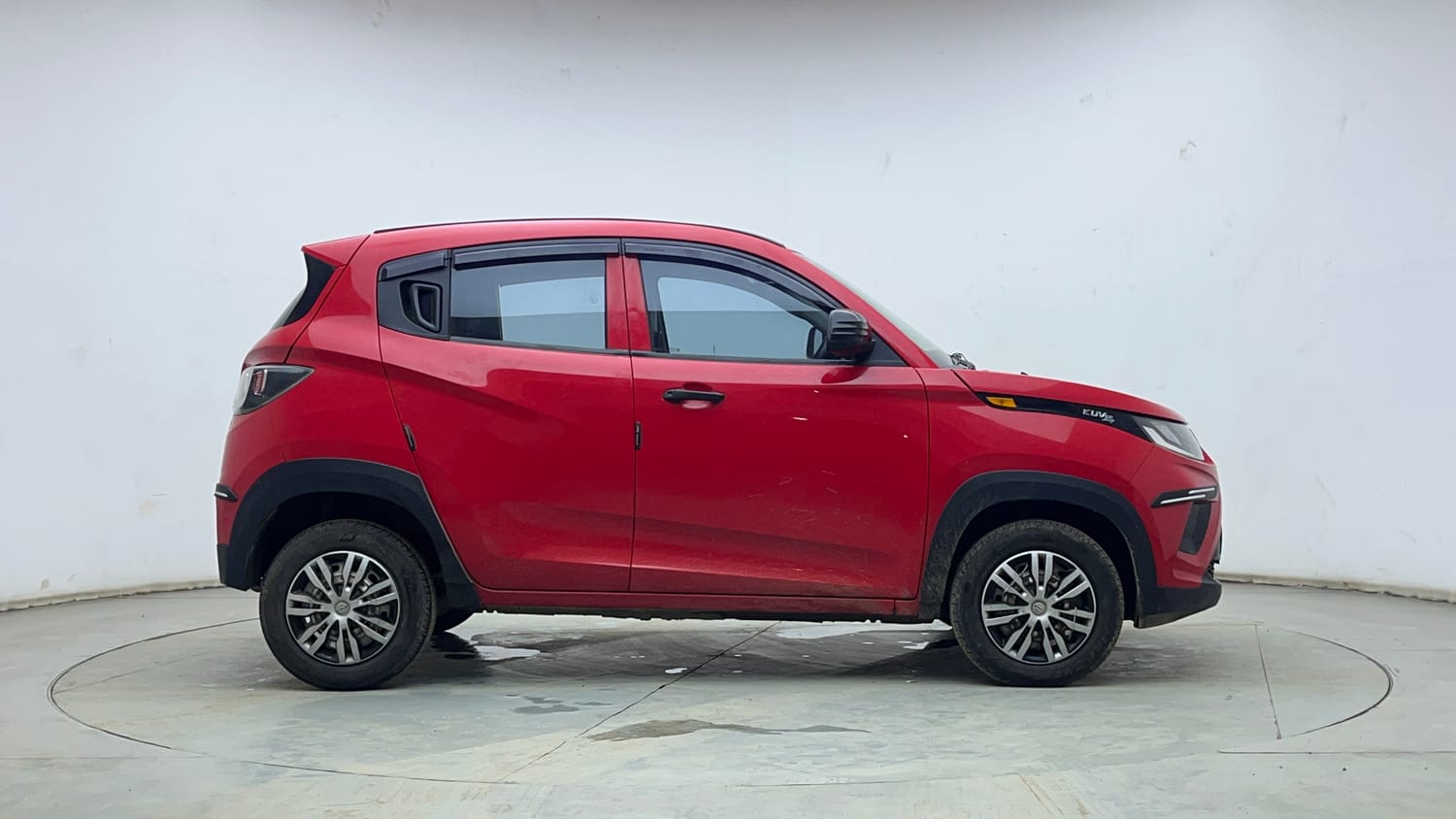Used 2021 Mahindra KUV100 NXT K2 Plus 6 STR Petrol Manual exterior RIGHT SIDE VIEW