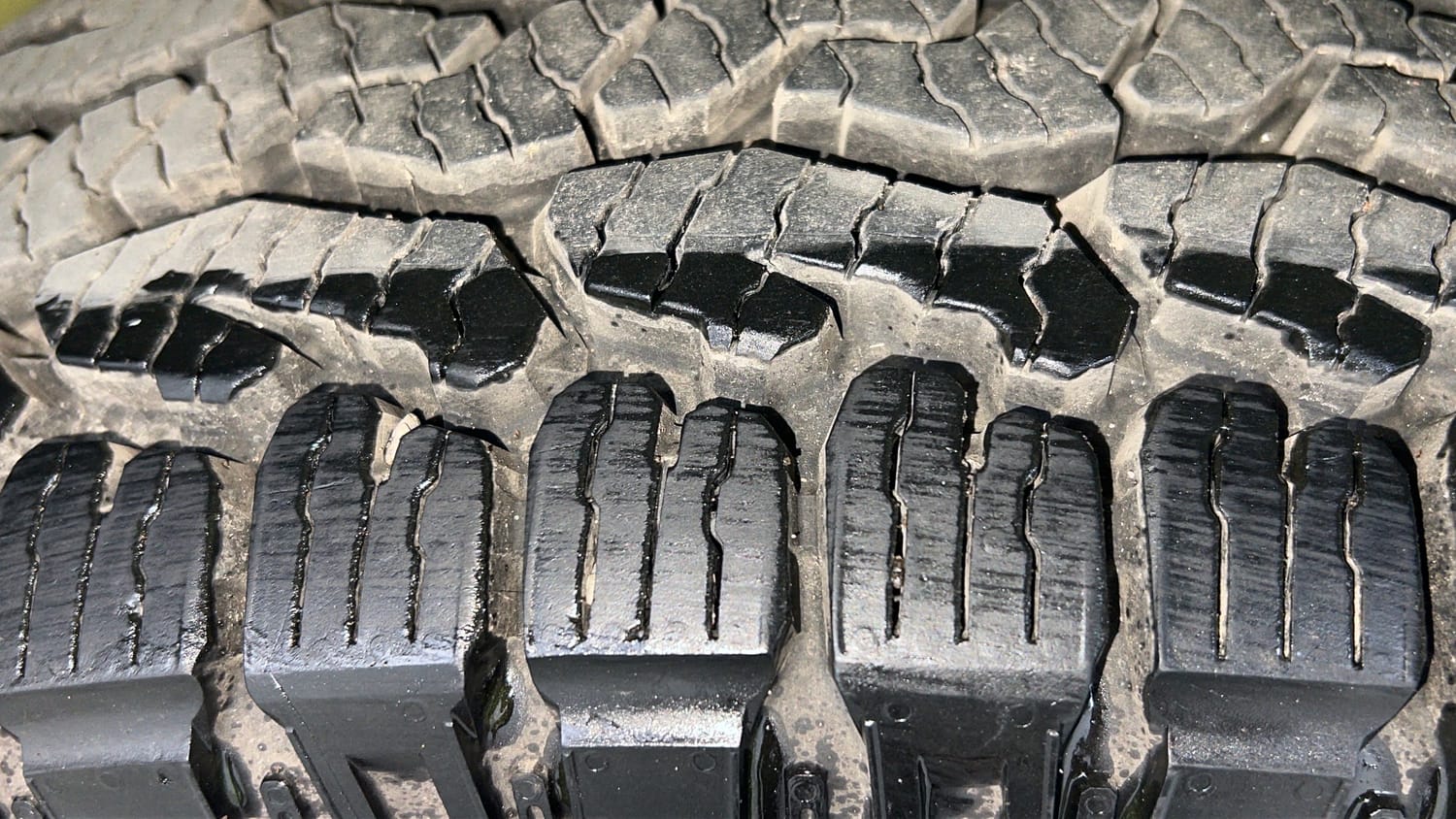 Used 2023 Maruti Suzuki Jimny Alpha AT Petrol Automatic tyres LEFT REAR TYRE TREAD VIEW
