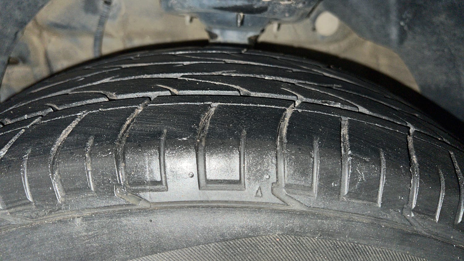 Used 2024 Mahindra XUV 300 W8 (O) 1.5 Diesel Diesel Manual tyres LEFT FRONT TYRE TREAD VIEW
