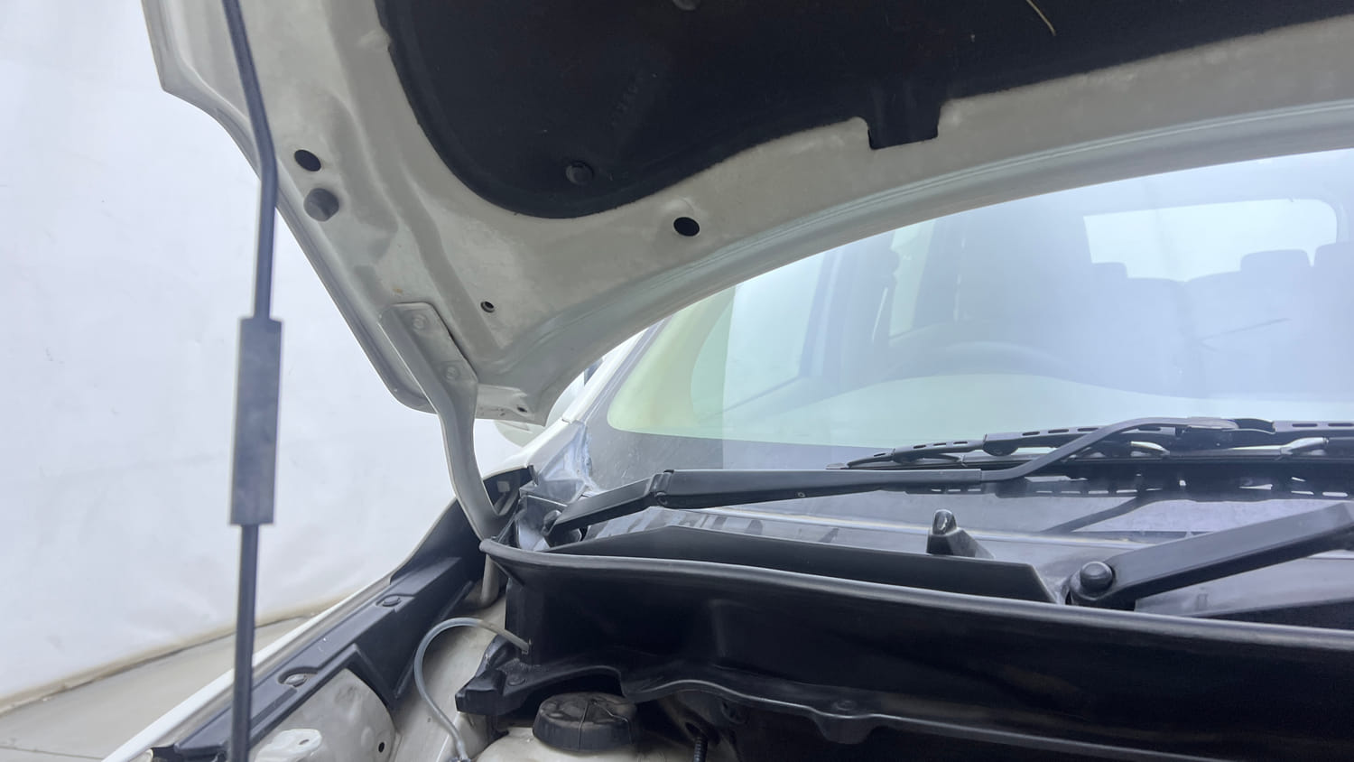 Used 2021 Maruti Suzuki New Ertiga VXi AT Petrol Automatic engine ENGINE RIGHT SIDE HINGE & APRON VIEW