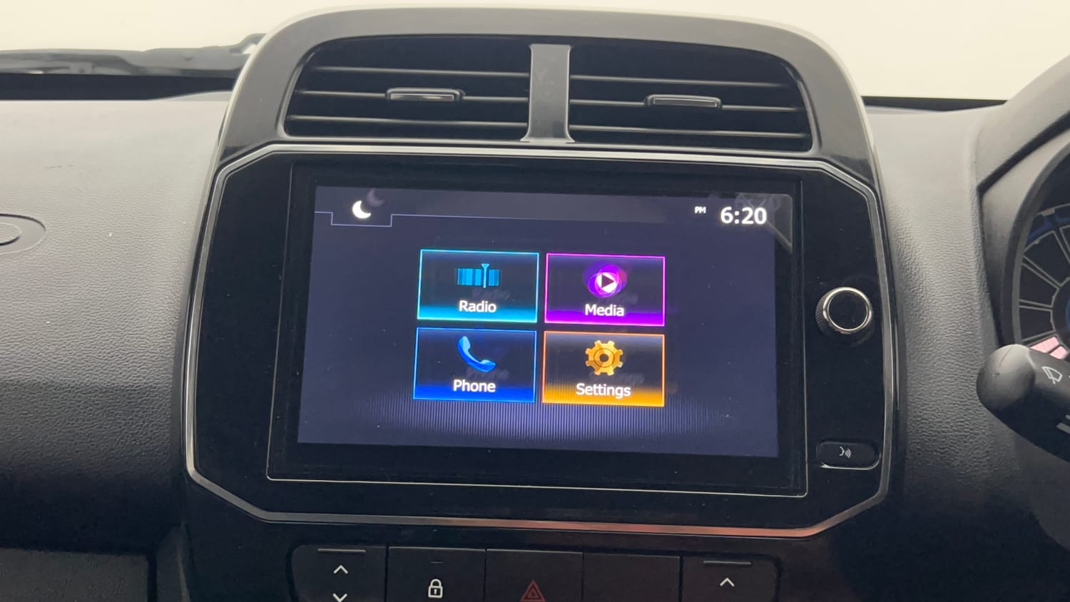 Used 2024 Renault Kwid RXT 1.0L Petrol Manual top_features Touch screen infotainment system