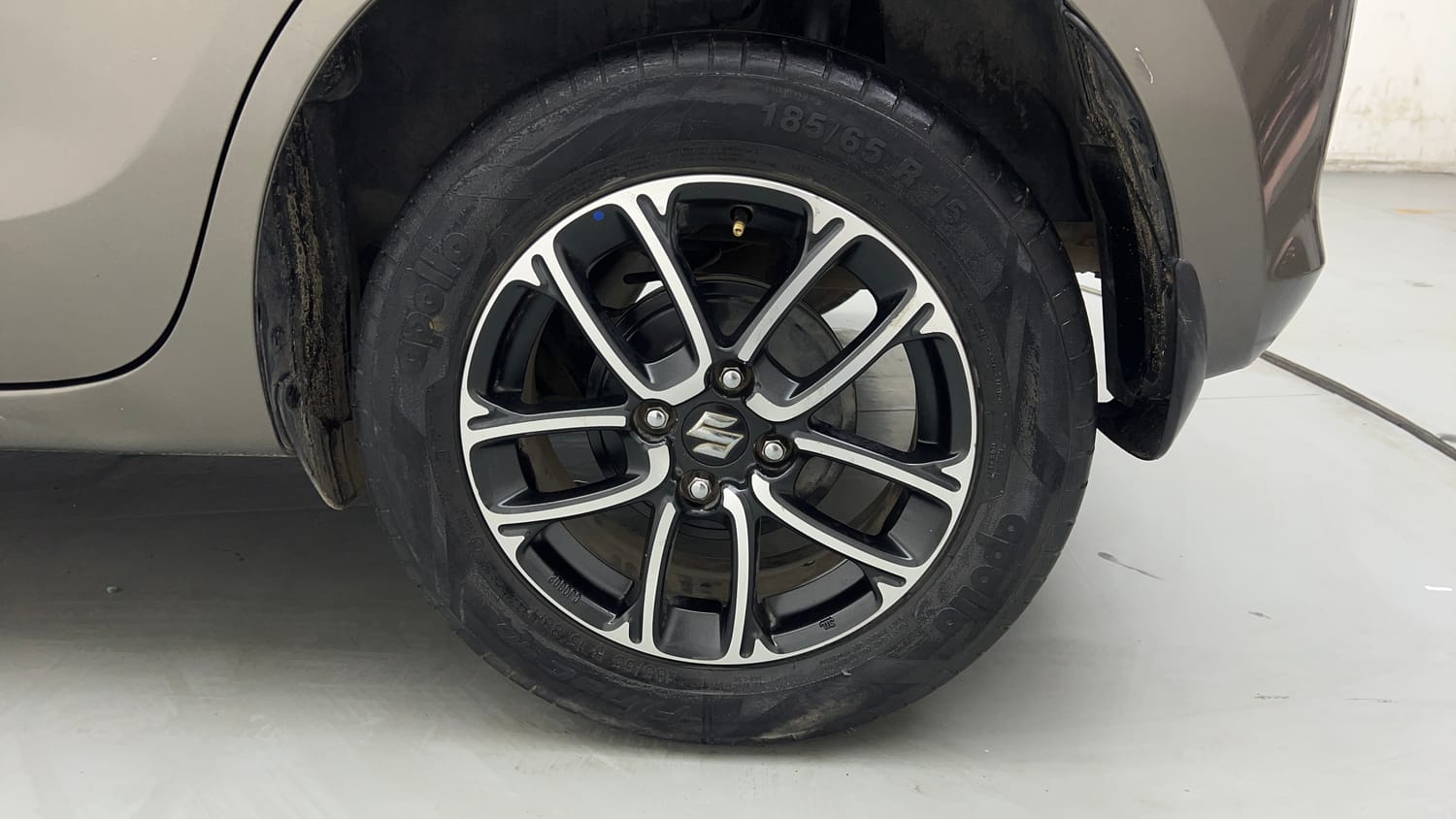 Used 2022 Maruti Suzuki Swift ZXi Plus AMT Petrol Automatic tyres LEFT REAR TYRE RIM VIEW