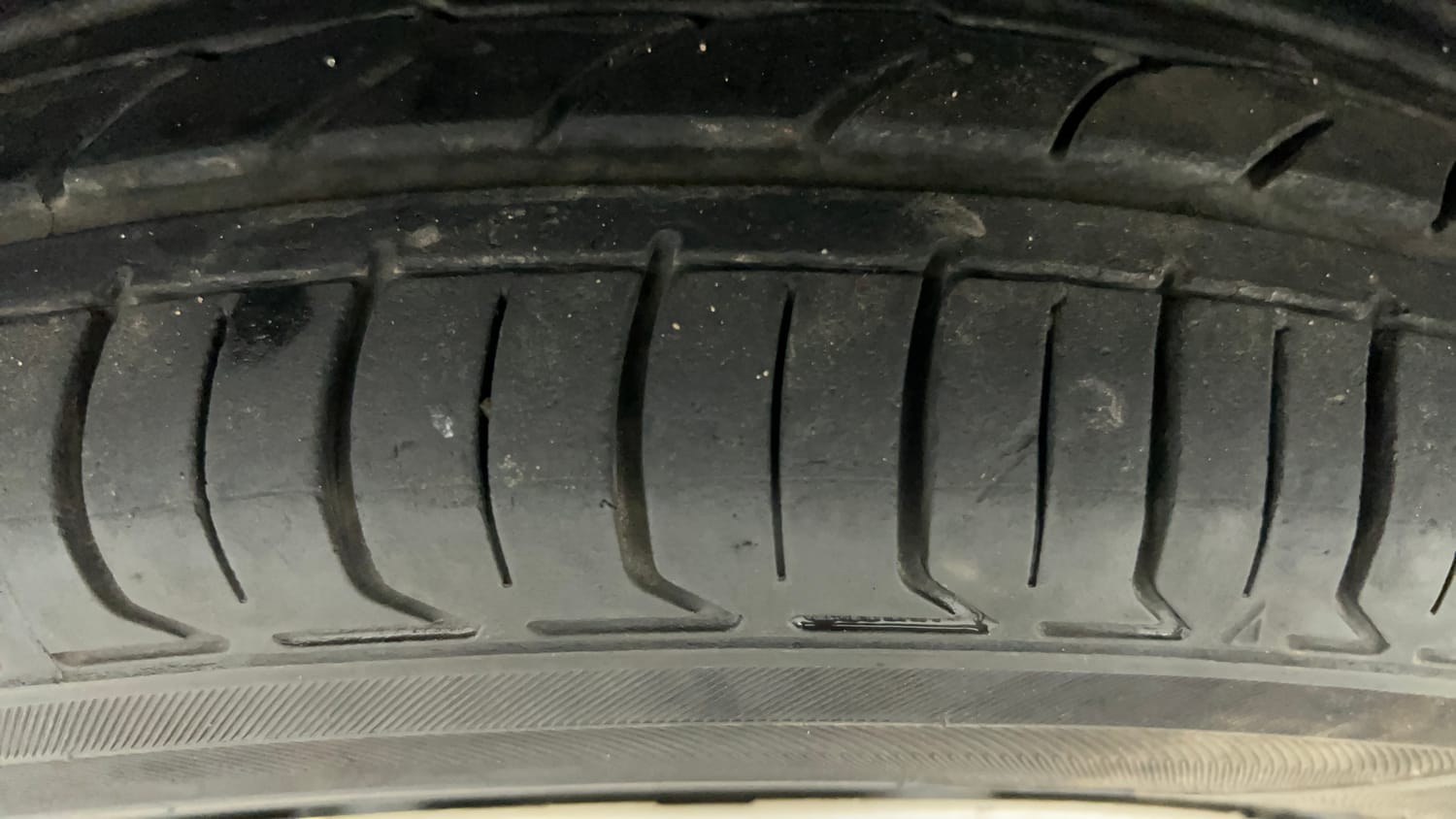 Used 2018 Maruti Suzuki Baleno Delta 1.2 Petrol Manual tyres LEFT FRONT TYRE TREAD VIEW