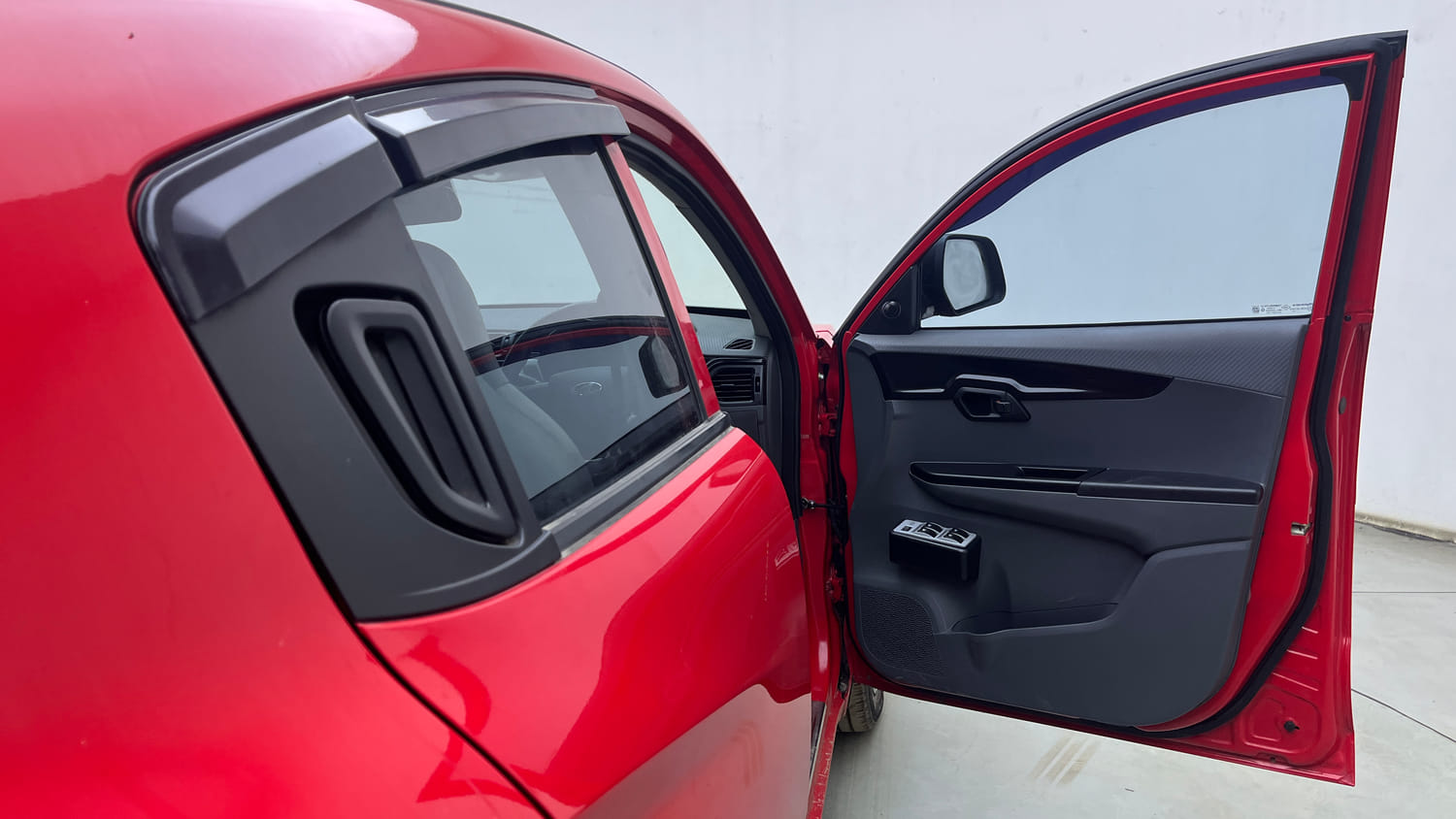 Used 2021 Mahindra KUV100 NXT K2 Plus 6 STR Petrol Manual interior RIGHT FRONT DOOR OPEN VIEW