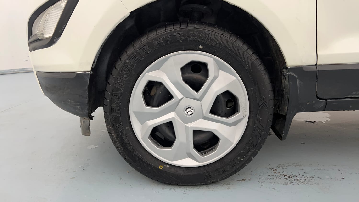 Used 2019 Ford EcoSport Trend 1.5L Ti-VCT Petrol Manual tyres LEFT FRONT TYRE RIM VIEW