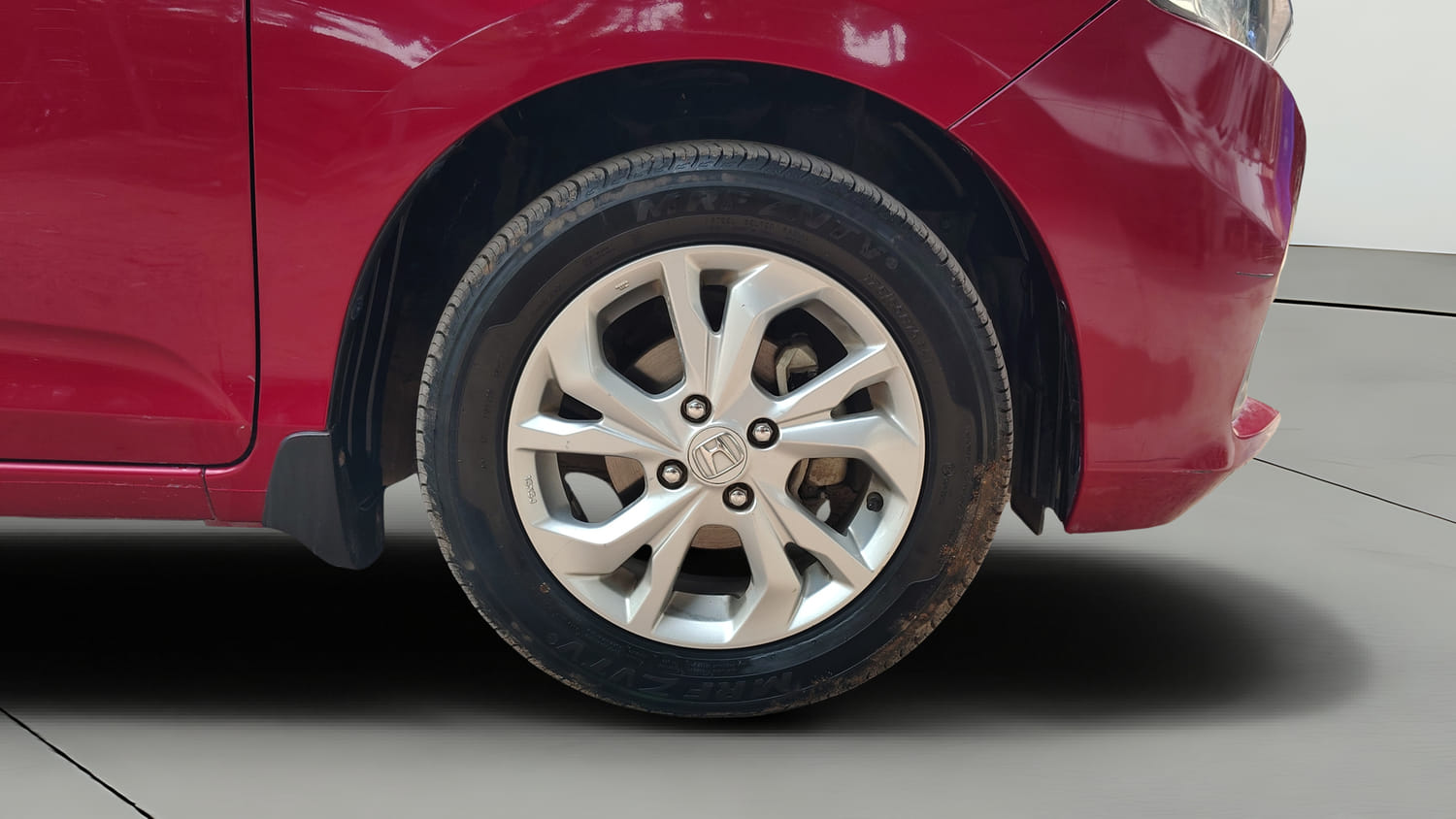 Used 2020 Honda Amaze 1.2 V MT Petrol Petrol Manual tyres RIGHT FRONT TYRE RIM VIEW
