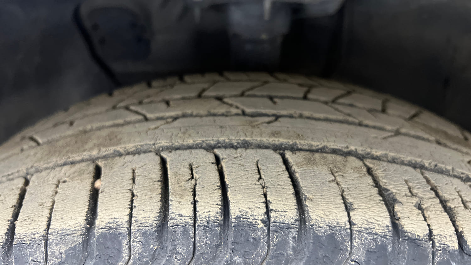Used 2023 Hyundai i20 Asta (O) 1.2 MT Petrol Manual tyres LEFT FRONT TYRE TREAD VIEW