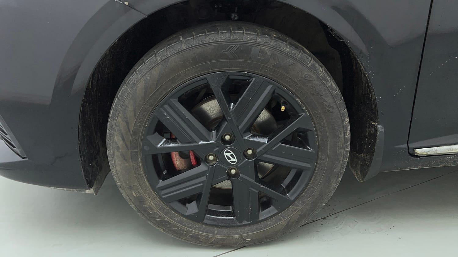 Used 2023 Hyundai Verna SX 1.5 Turbo Petrol MT Petrol Manual tyres LEFT FRONT TYRE RIM VIEW