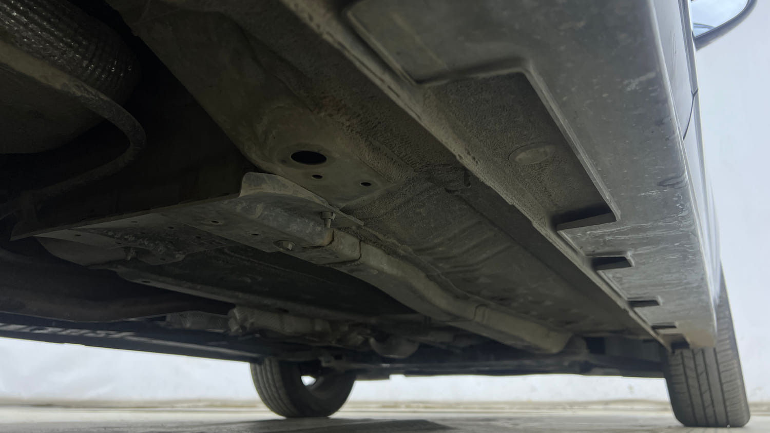 Used 2023 Hyundai i20 Asta (O) 1.2 MT Petrol Manual extra REAR RIGHT UNDERBODY VIEW
