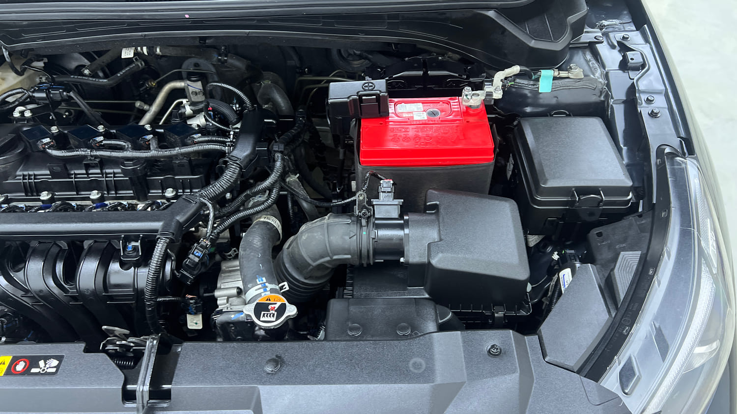 Used 2023 Hyundai i20 Asta (O) 1.2 MT Petrol Manual engine ENGINE LEFT SIDE VIEW