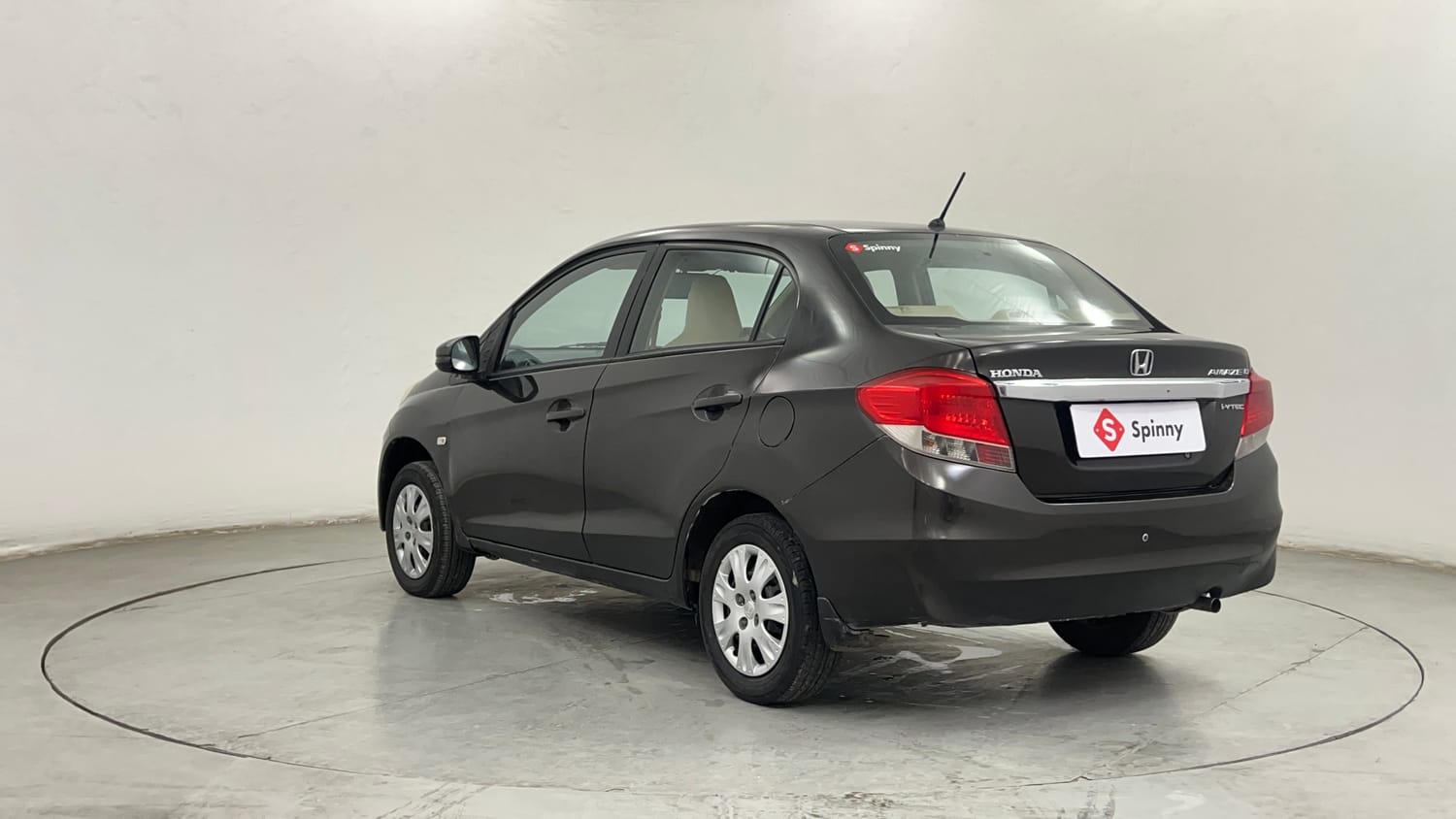 Used 2015 Honda Amaze 1.2 S i-VTEC Petrol Manual exterior LEFT REAR CORNER VIEW