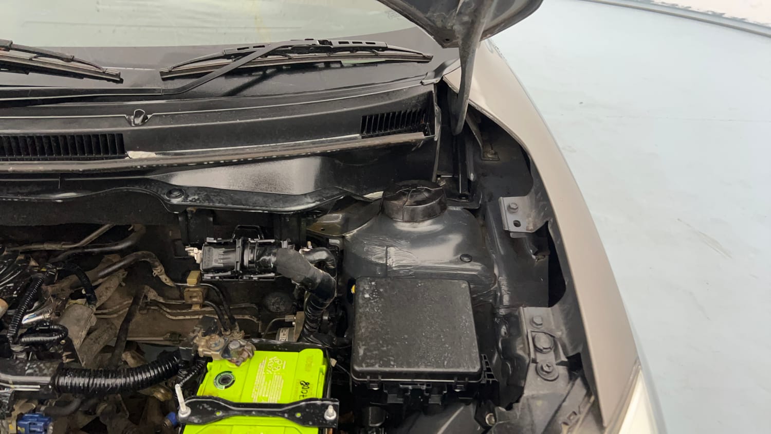 Used 2020 Maruti Suzuki Dzire VXi Petrol Manual engine ENGINE LEFT SIDE HINGE & APRON VIEW
