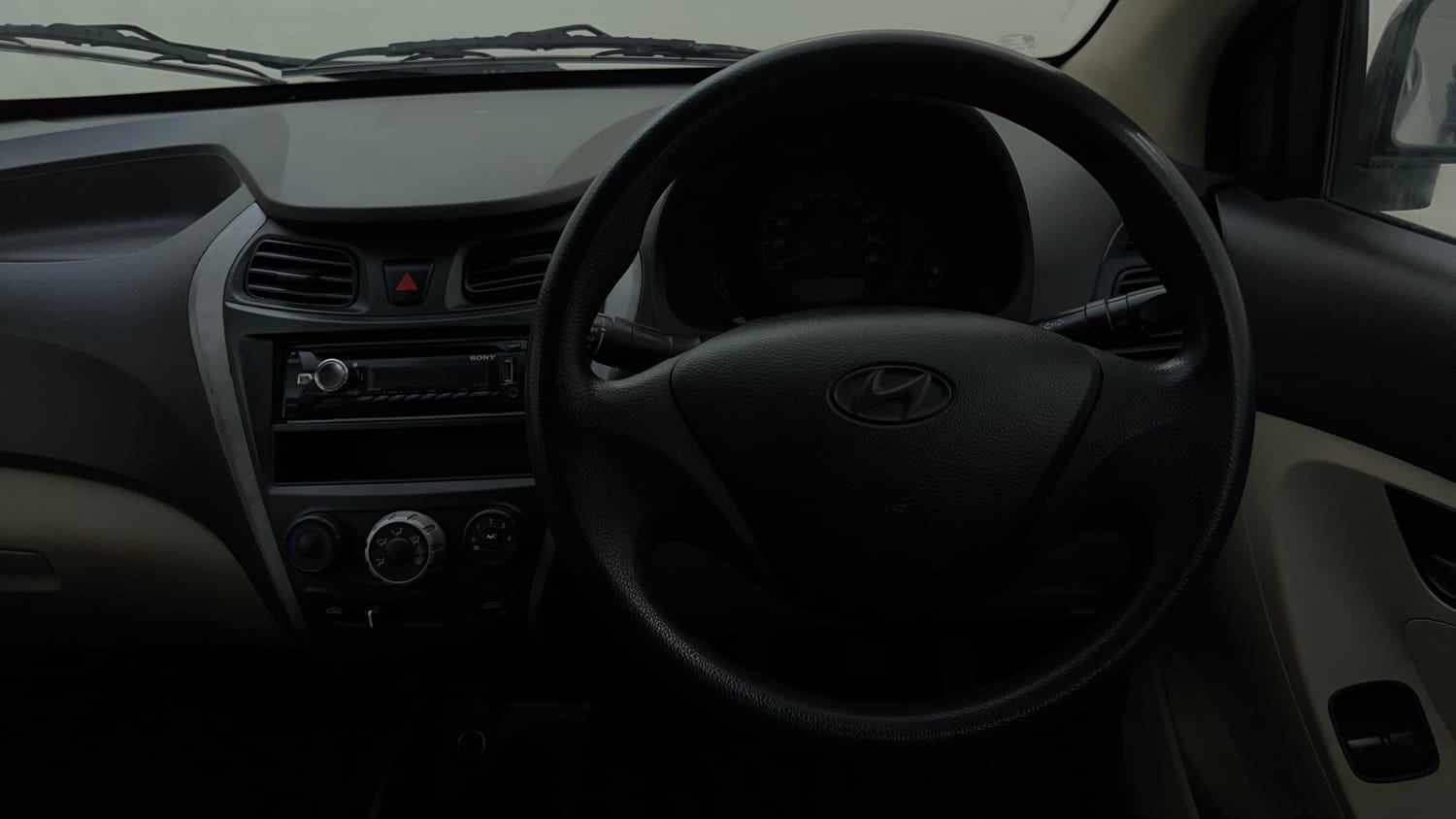 Used 2014 Hyundai Eon Era + Petrol Manual interior STEERING VIEW