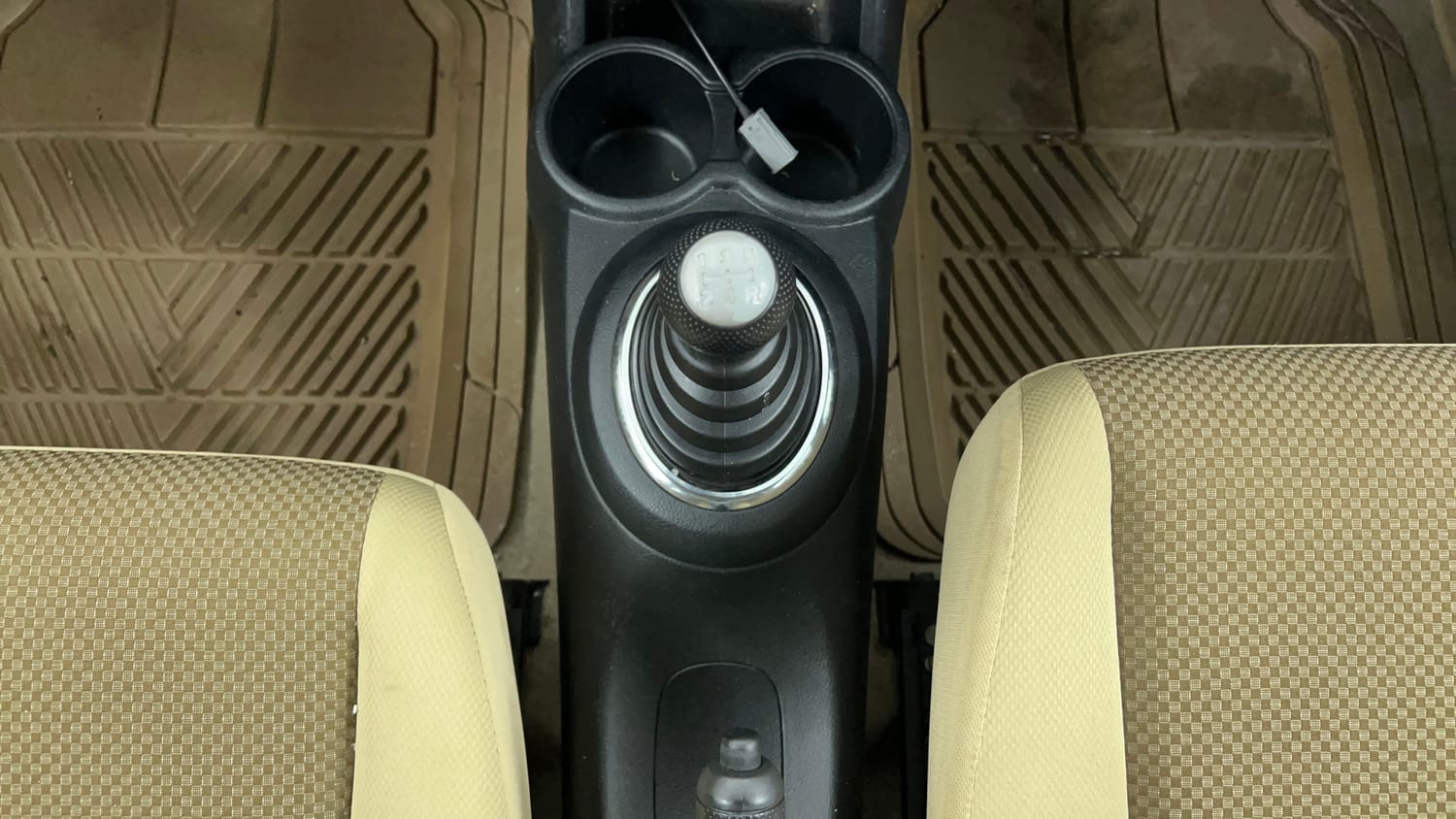 Used 2016 Honda Brio VX MT Petrol Manual interior GEAR  KNOB VIEW