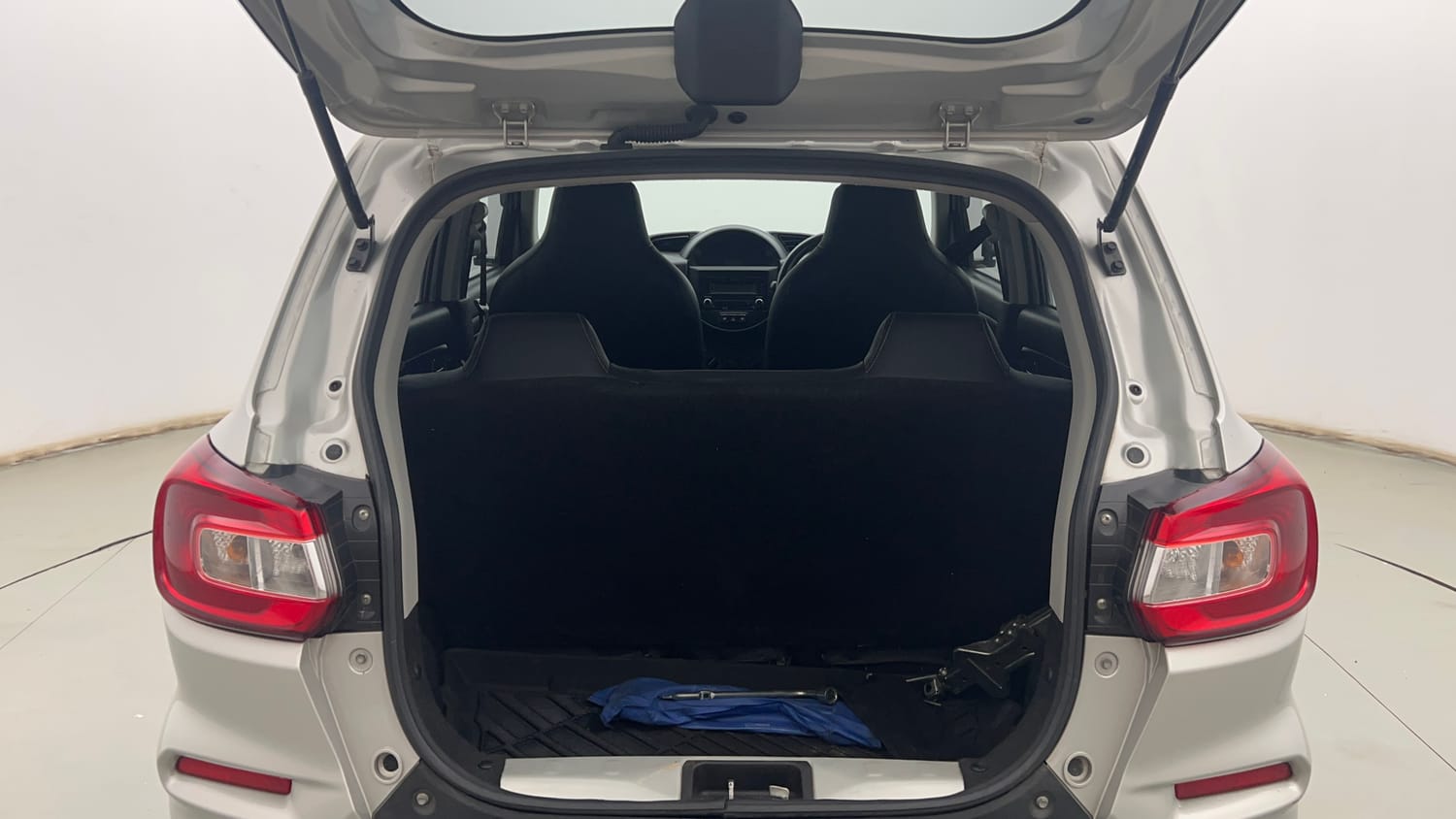 Used 2022 Maruti Suzuki S-Presso VXi (O) Petrol Manual interior DICKY INSIDE VIEW