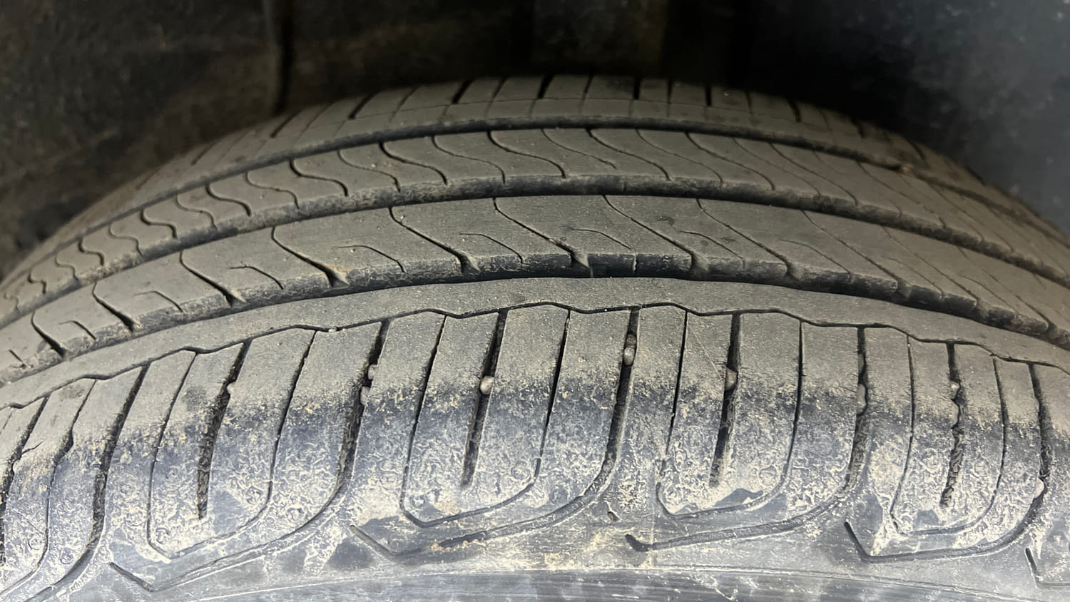 Used 2022 Tata Altroz XZ Plus Petrol Dark Edition Petrol Manual tyres LEFT REAR TYRE TREAD VIEW