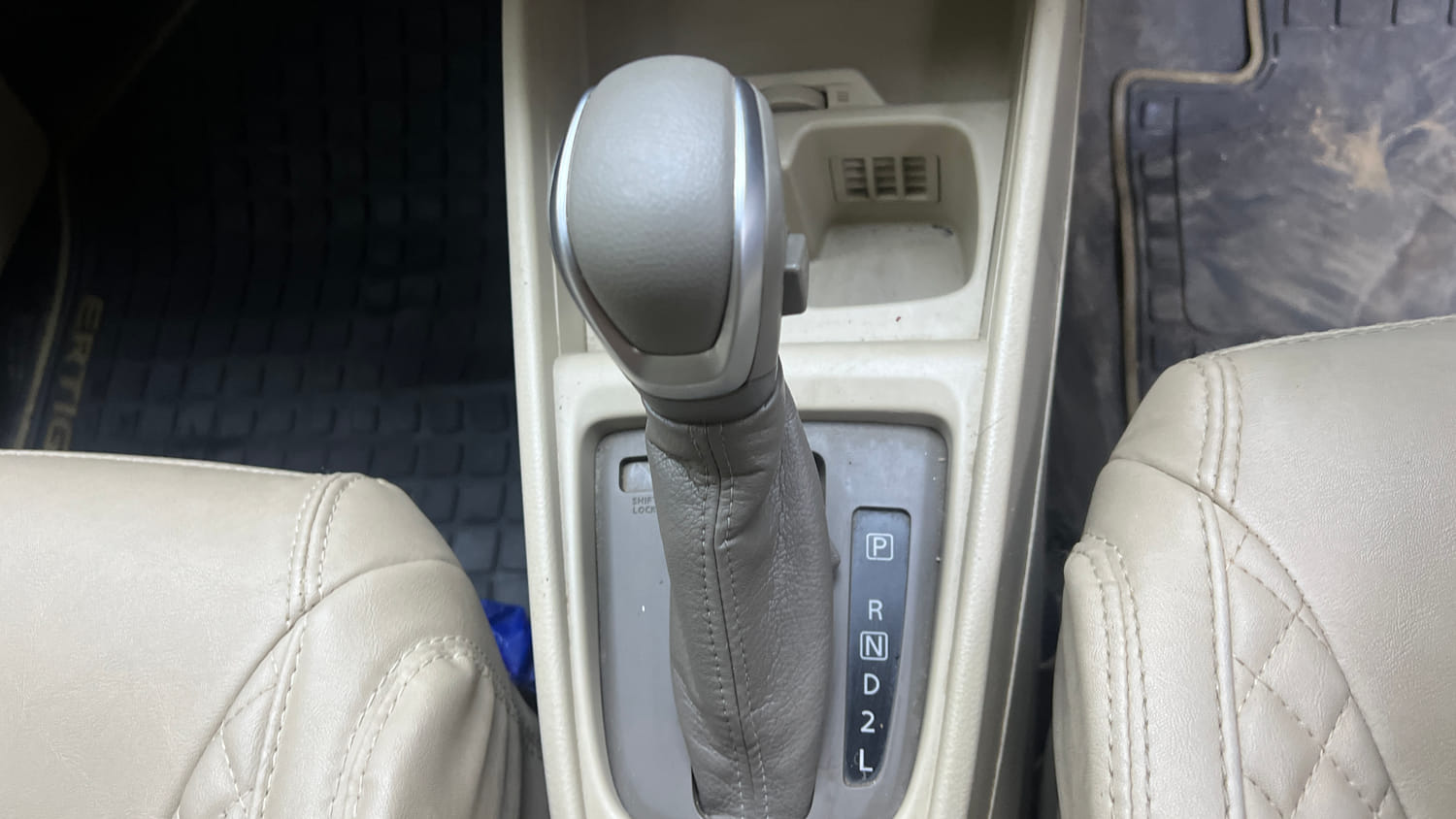 Used 2021 Maruti Suzuki New Ertiga VXi AT Petrol Automatic interior GEAR  KNOB VIEW