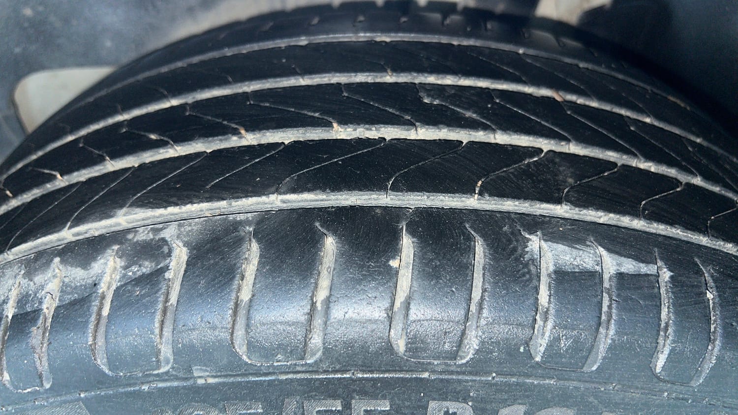 Used 2021 Maruti Suzuki Swift VXi AMT Petrol Automatic tyres LEFT REAR TYRE TREAD VIEW
