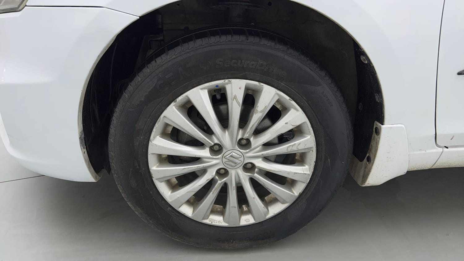 Used 2017 Maruti Suzuki Ciaz Zeta 1.4 MT Petrol Manual tyres LEFT FRONT TYRE RIM VIEW