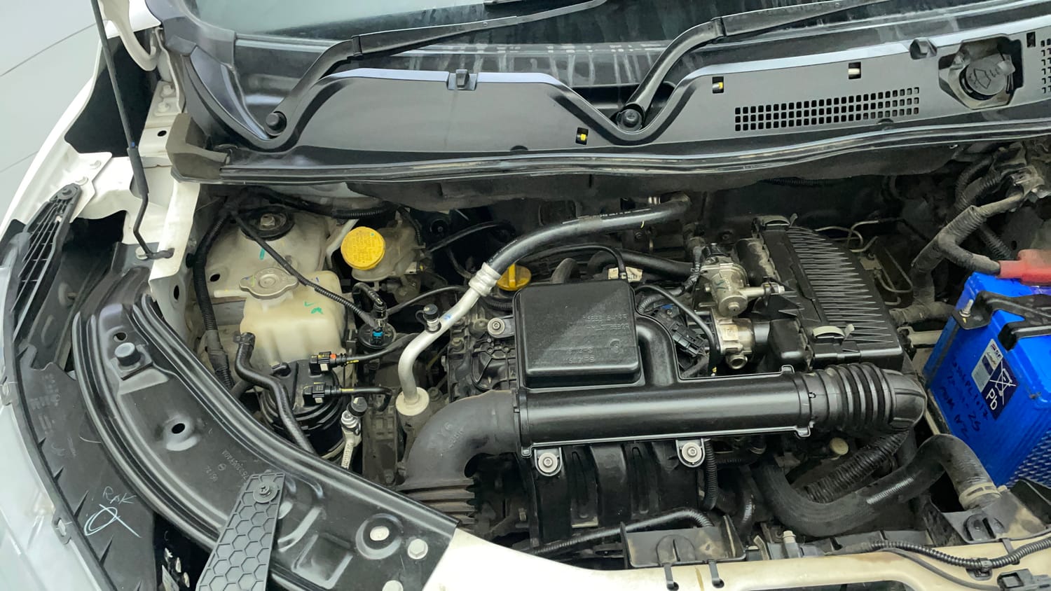 Used 2023 Nissan Magnite XV Petrol Manual engine ENGINE RIGHT SIDE VIEW