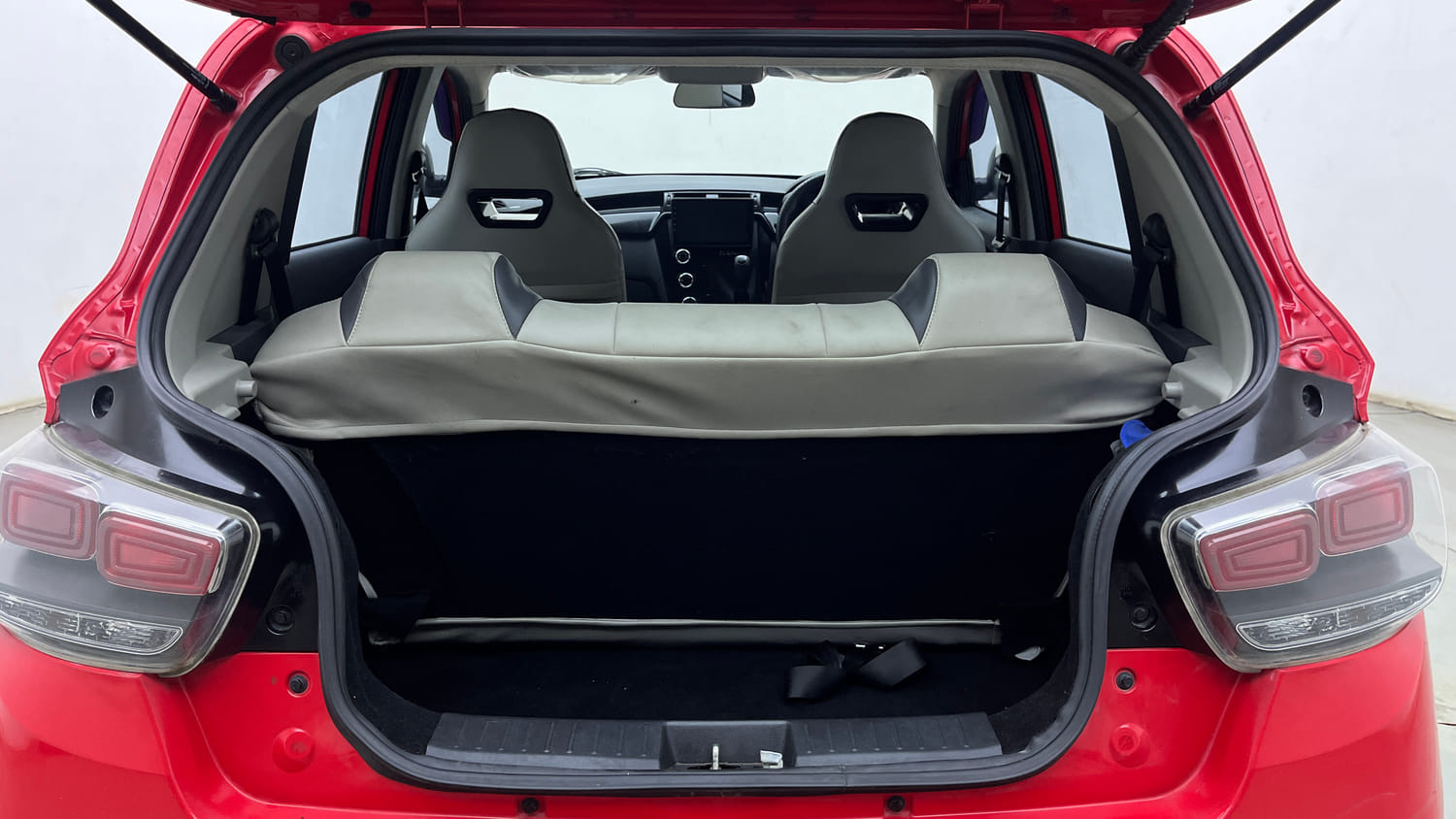 Used 2021 Mahindra KUV100 NXT K2 Plus 6 STR Petrol Manual interior DICKY INSIDE VIEW