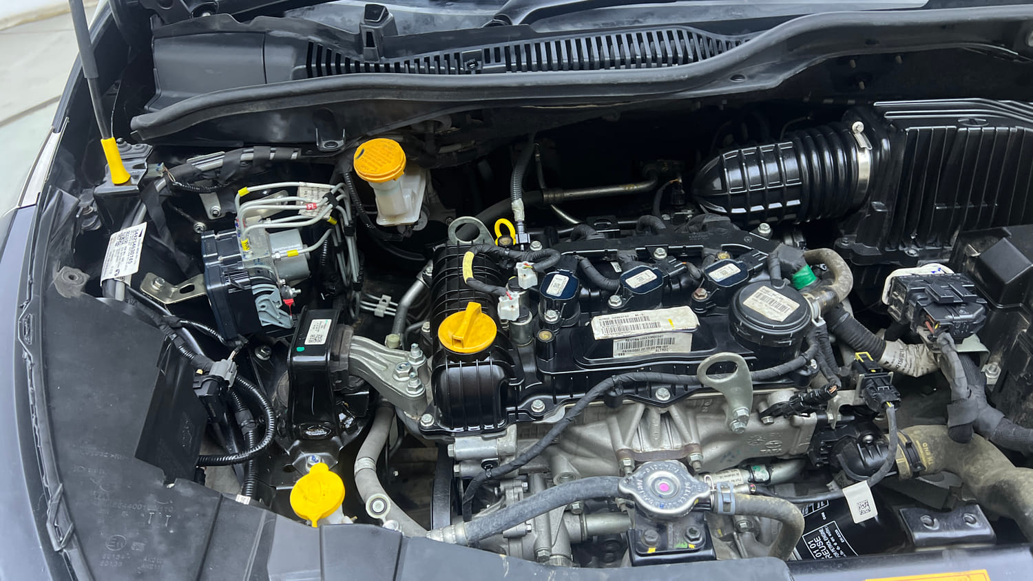 Used 2022 Tata Altroz XZ Plus Petrol Dark Edition Petrol Manual engine ENGINE RIGHT SIDE VIEW