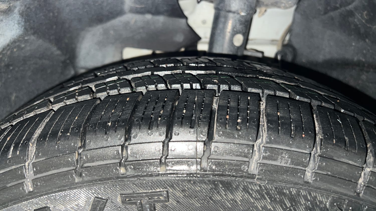 Used 2019 Ford EcoSport Trend 1.5L Ti-VCT Petrol Manual tyres LEFT FRONT TYRE TREAD VIEW